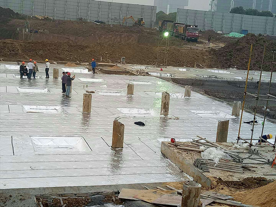 基础做自粘防水材料